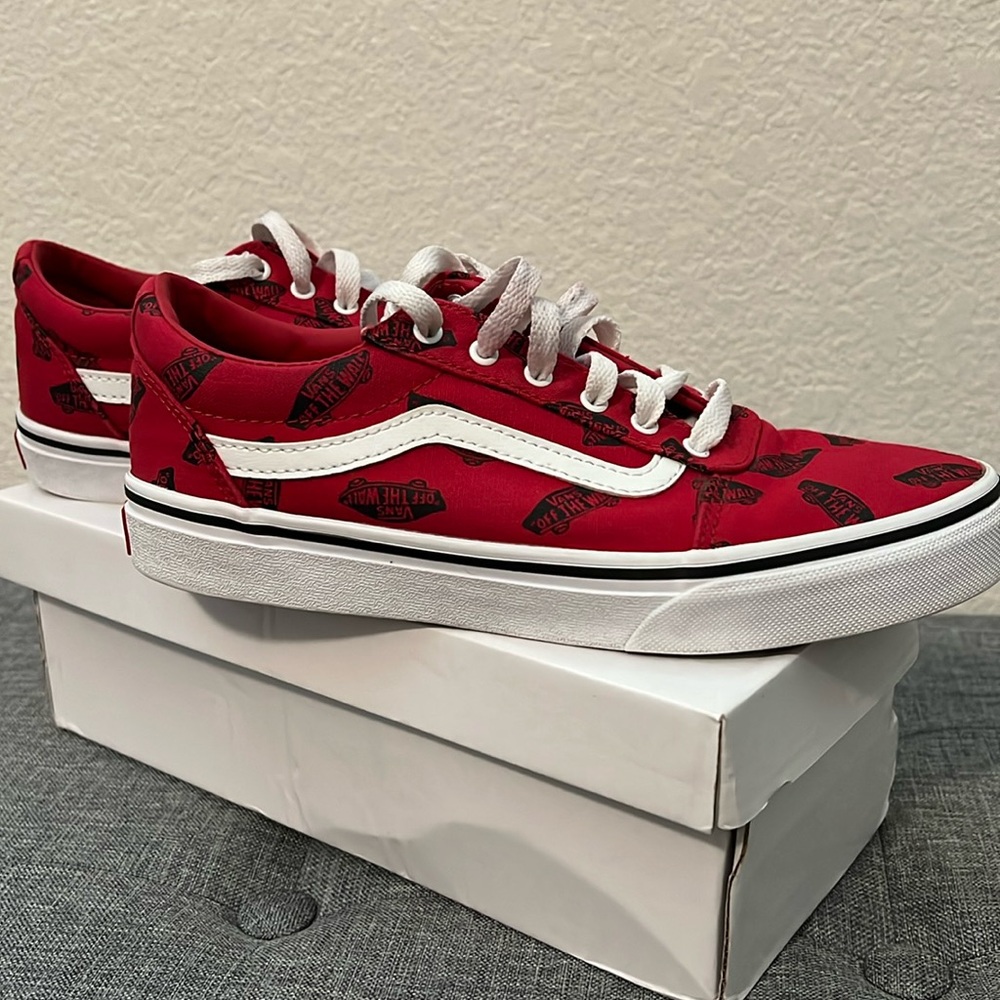 Vans off-the-wall shoes size women’s 7, youth 5